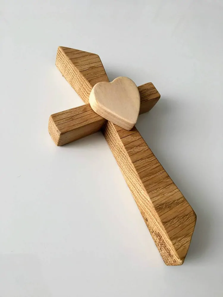 Krížik so srdiečkom