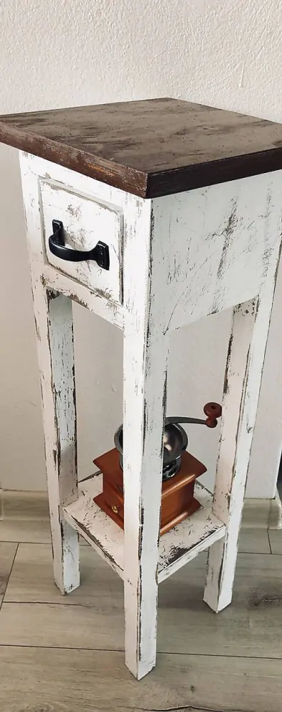 Vintage stolík so šuflíkom