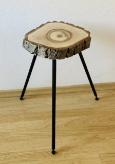 Odkladací stolík orechový