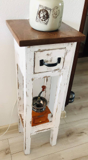 Vintage stolík so šuflíkom